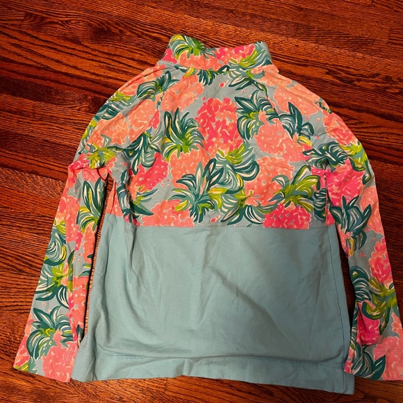 Lilly Pulitzer Pullover/Popover - Picture 3 of 3
